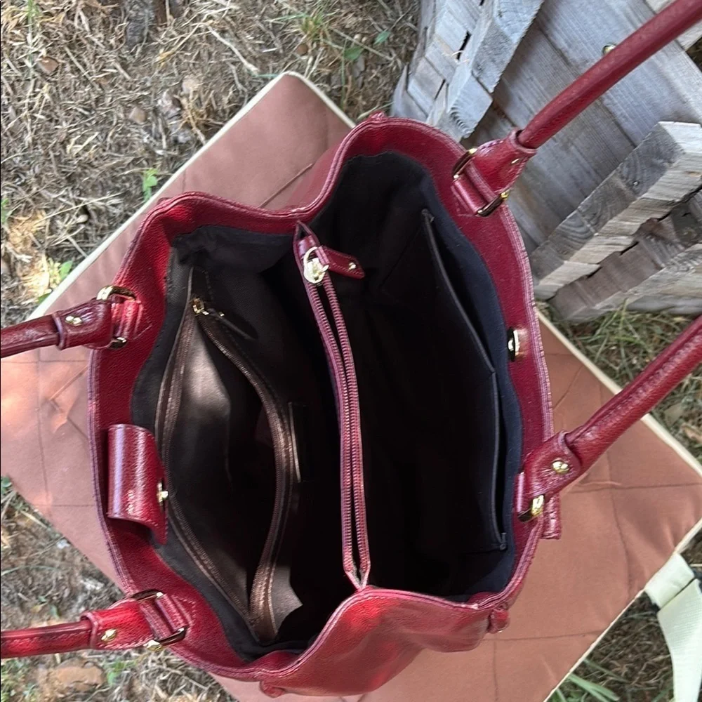 ANTONIO MELANI Burgundy Quilted Shoulder Bag with Gold Hardware